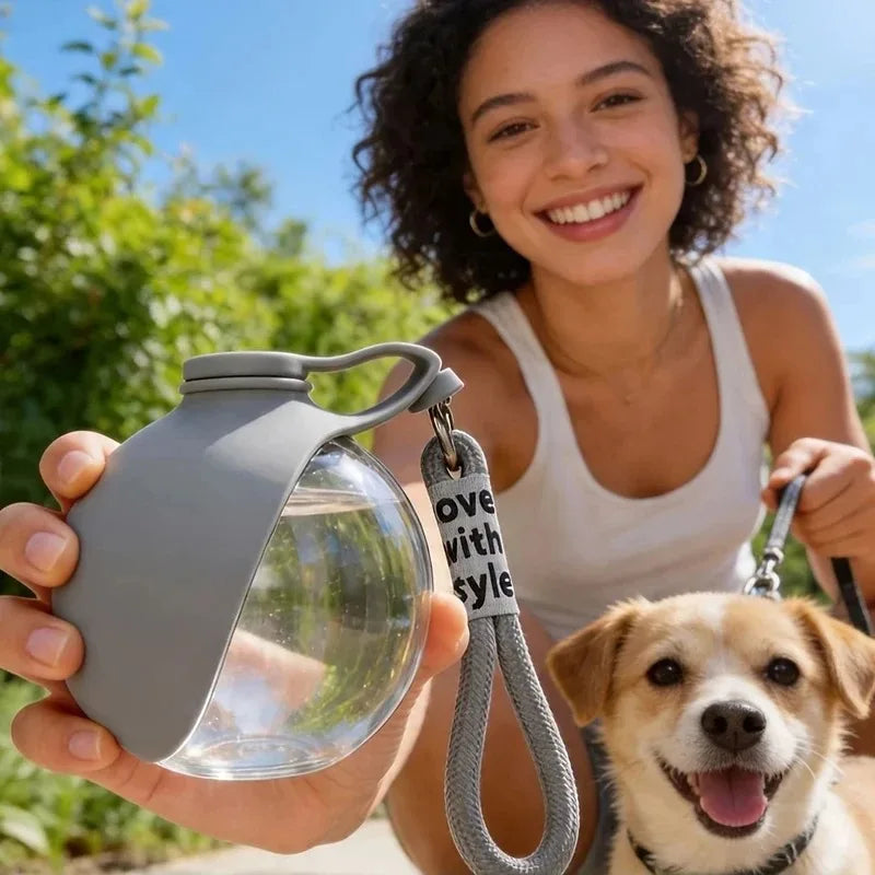 Bouteille d'eau 2-en-1 portable pour chiens avec écuelle pliable intégrée, idéale pour les promenades en extérieur, la randonnée, les voyages, hydratation compacte